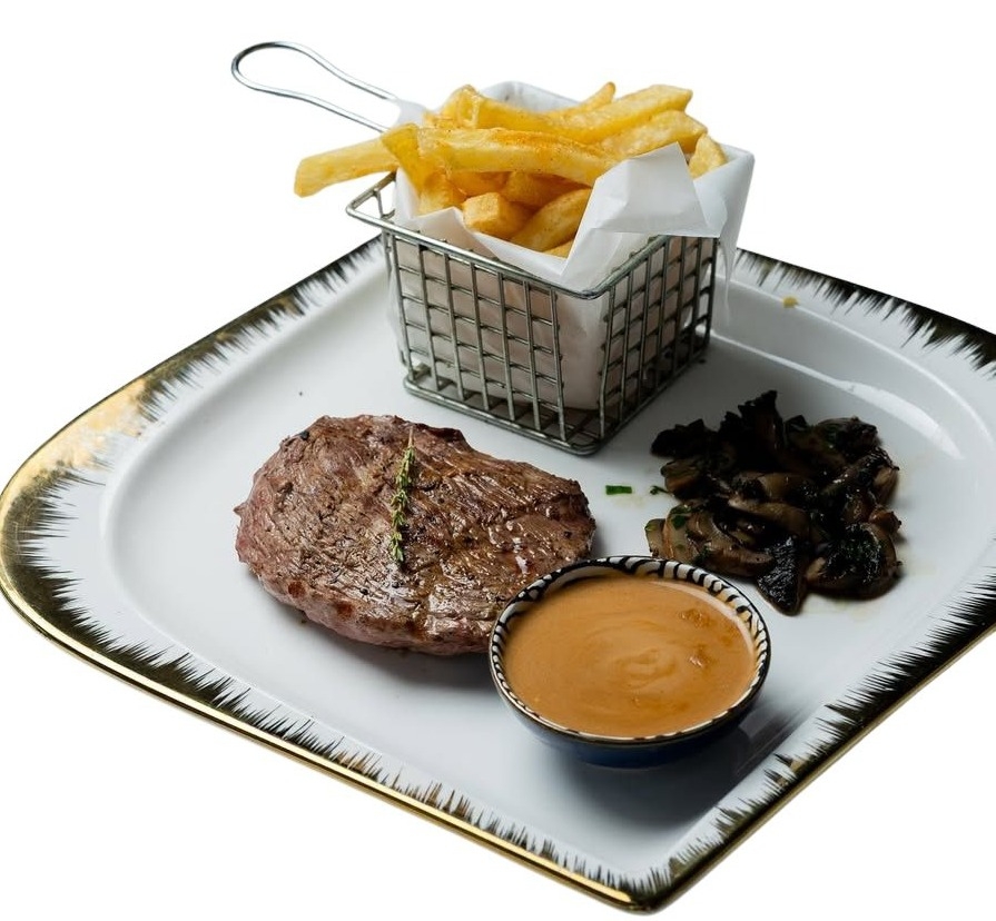 Seared lamb fillet with grilled mushrooms and velvety mushroom sauce